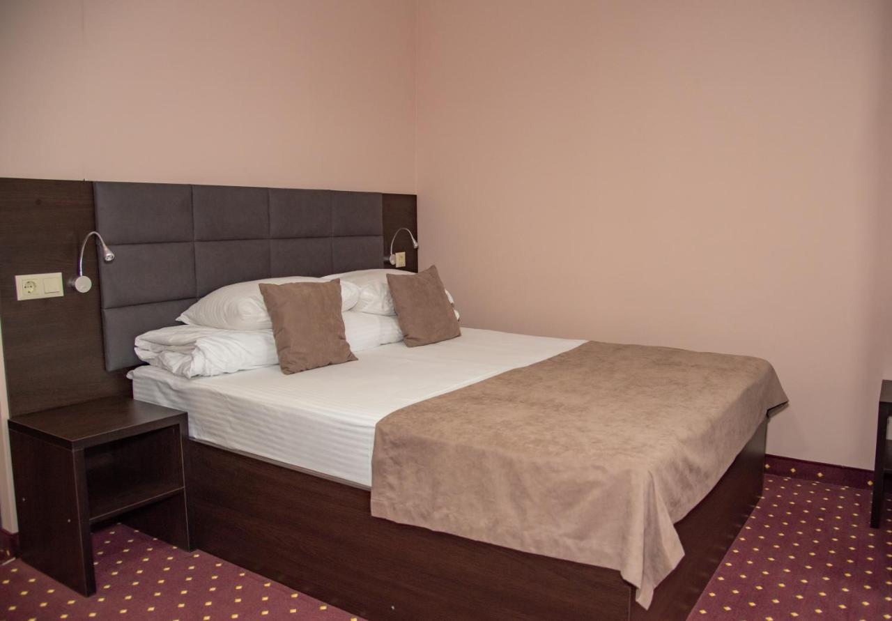 T&S Apart-Hotel Çernivtsi Dış mekan fotoğraf