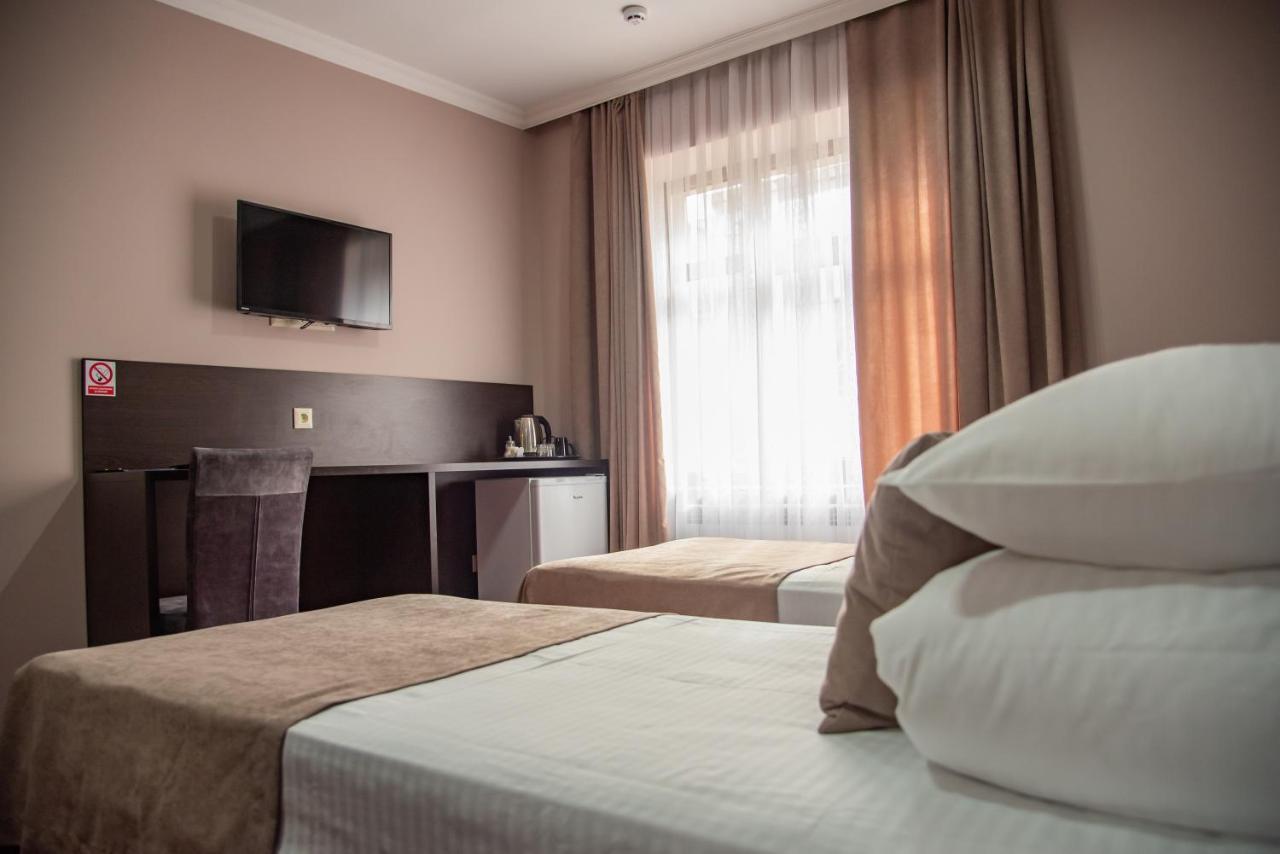 T&S Apart-Hotel Çernivtsi Dış mekan fotoğraf