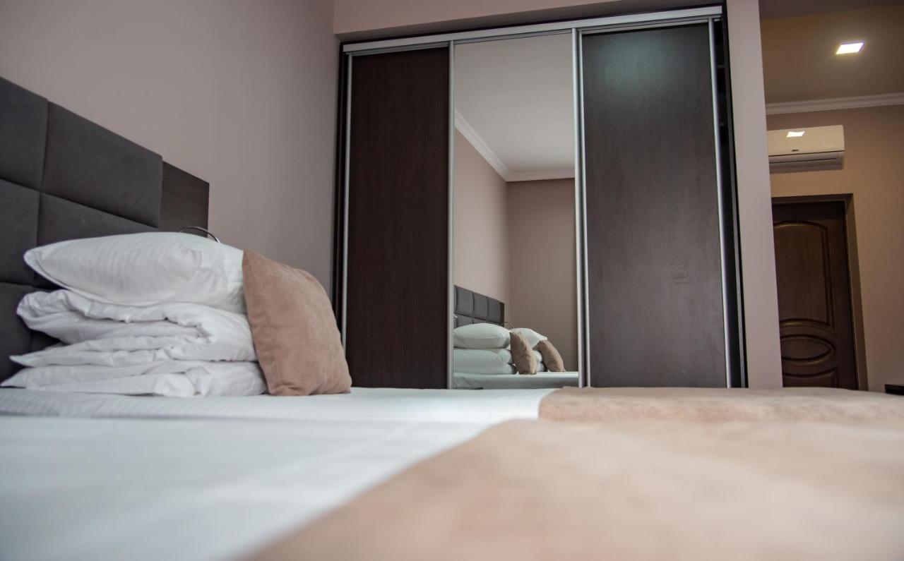 T&S Apart-Hotel Çernivtsi Dış mekan fotoğraf