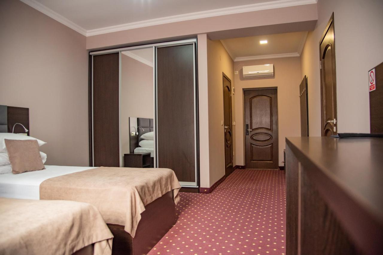 T&S Apart-Hotel Çernivtsi Dış mekan fotoğraf