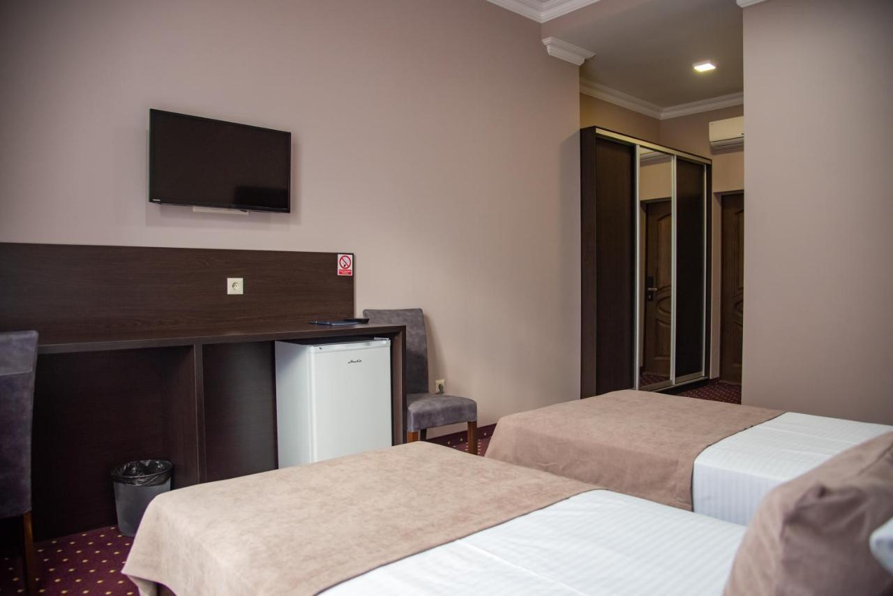 T&S Apart-Hotel Çernivtsi Dış mekan fotoğraf