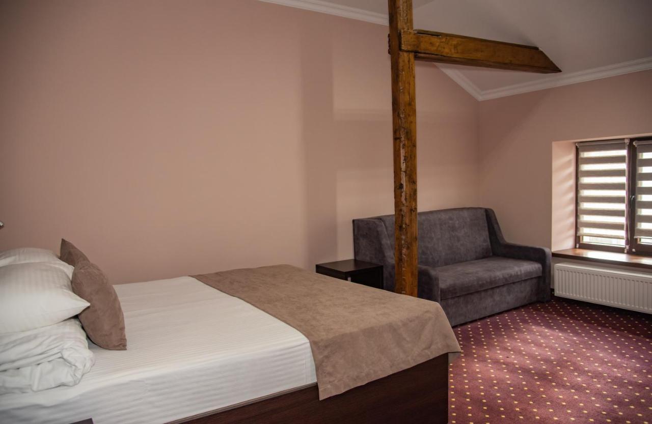 T&S Apart-Hotel Çernivtsi Dış mekan fotoğraf