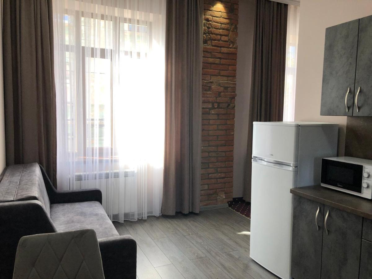 T&S Apart-Hotel Çernivtsi Dış mekan fotoğraf