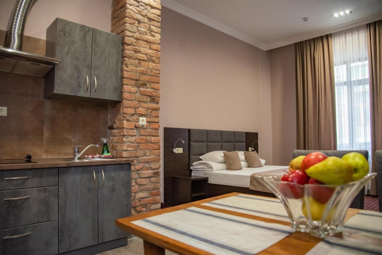 T&S Apart-Hotel Çernivtsi Dış mekan fotoğraf