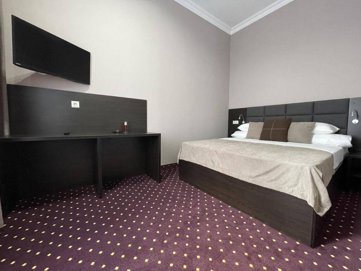 T&S Apart-Hotel Çernivtsi Dış mekan fotoğraf