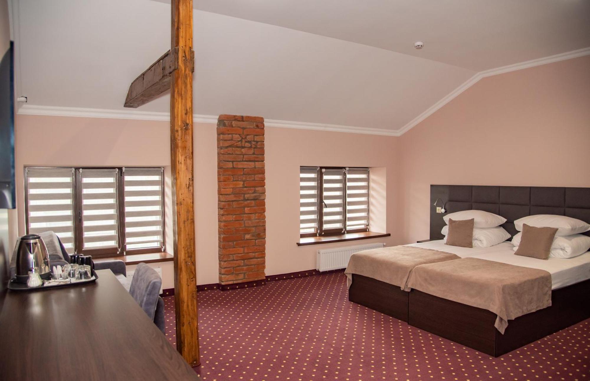 T&S Apart-Hotel Çernivtsi Dış mekan fotoğraf