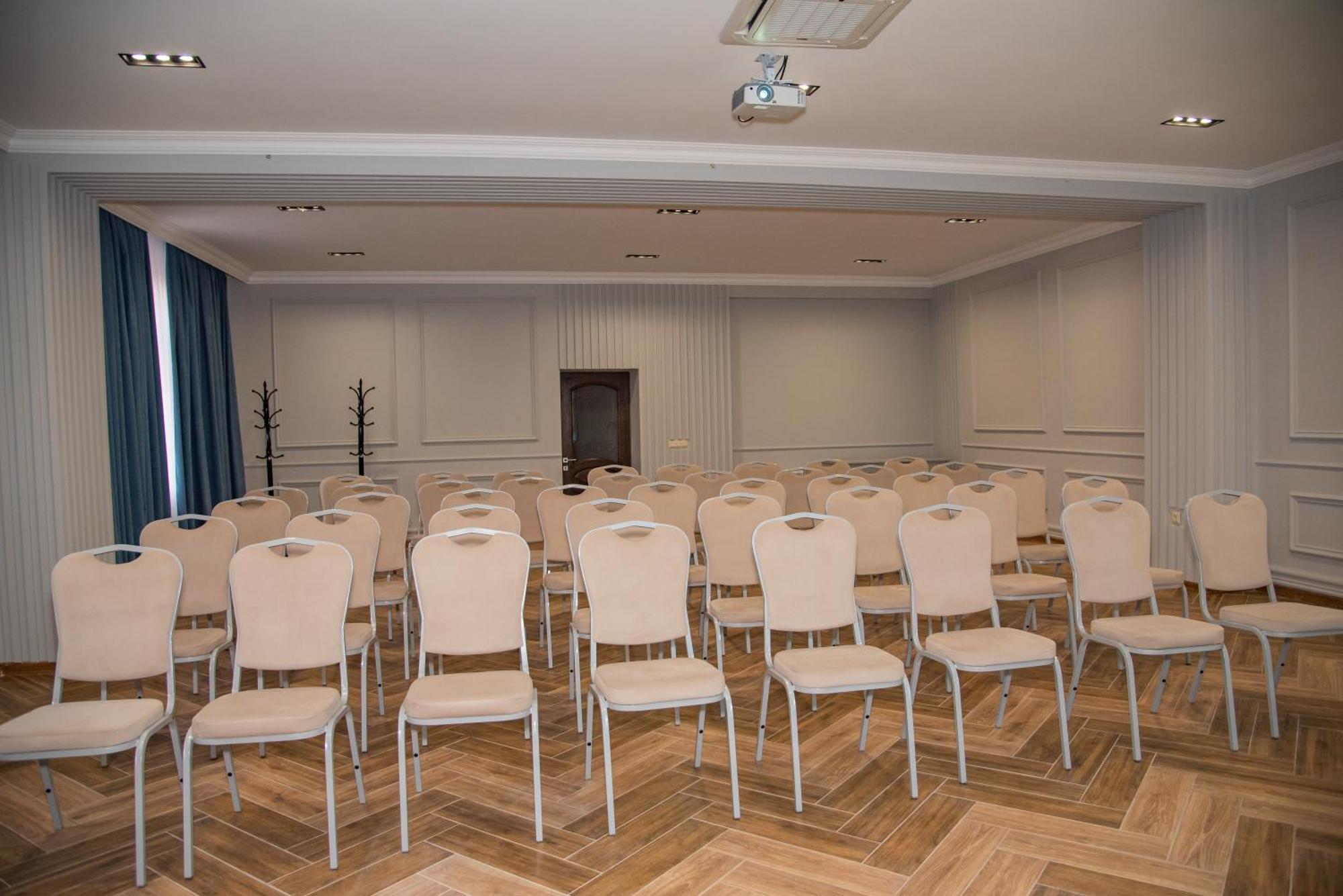 T&S Apart-Hotel Çernivtsi Dış mekan fotoğraf
