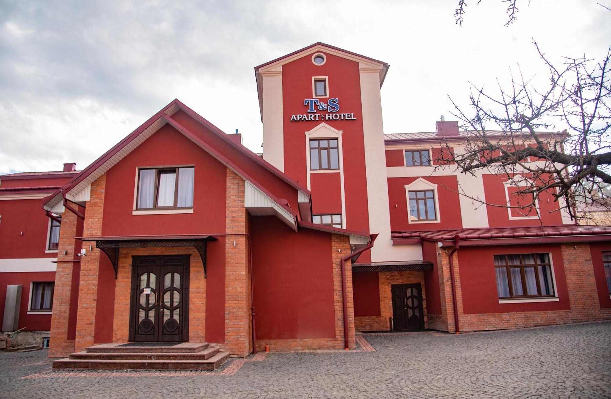 T&S Apart-Hotel Çernivtsi Dış mekan fotoğraf