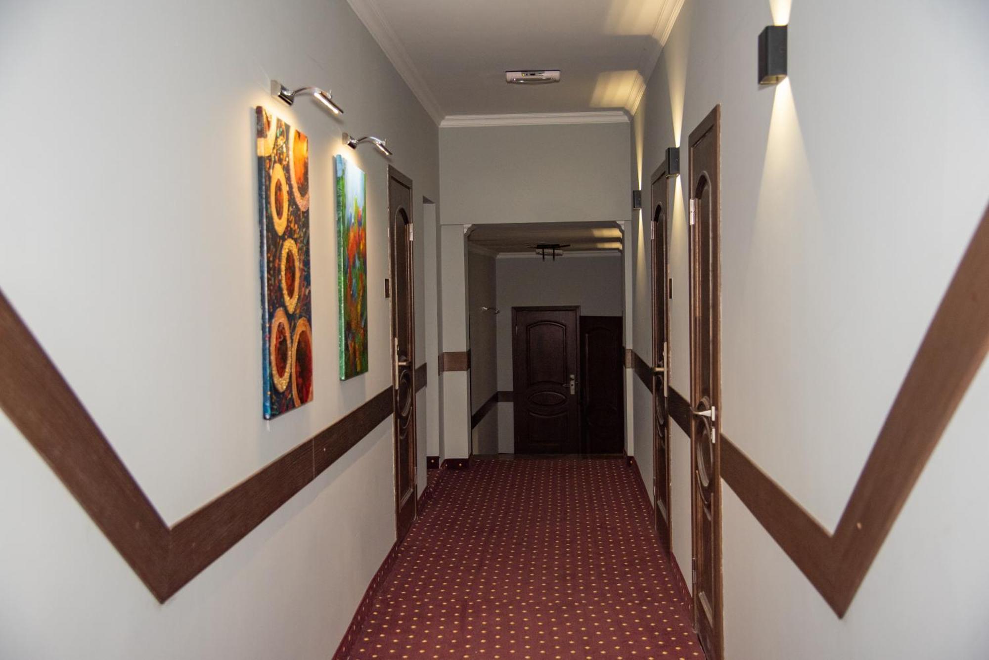 T&S Apart-Hotel Çernivtsi Dış mekan fotoğraf