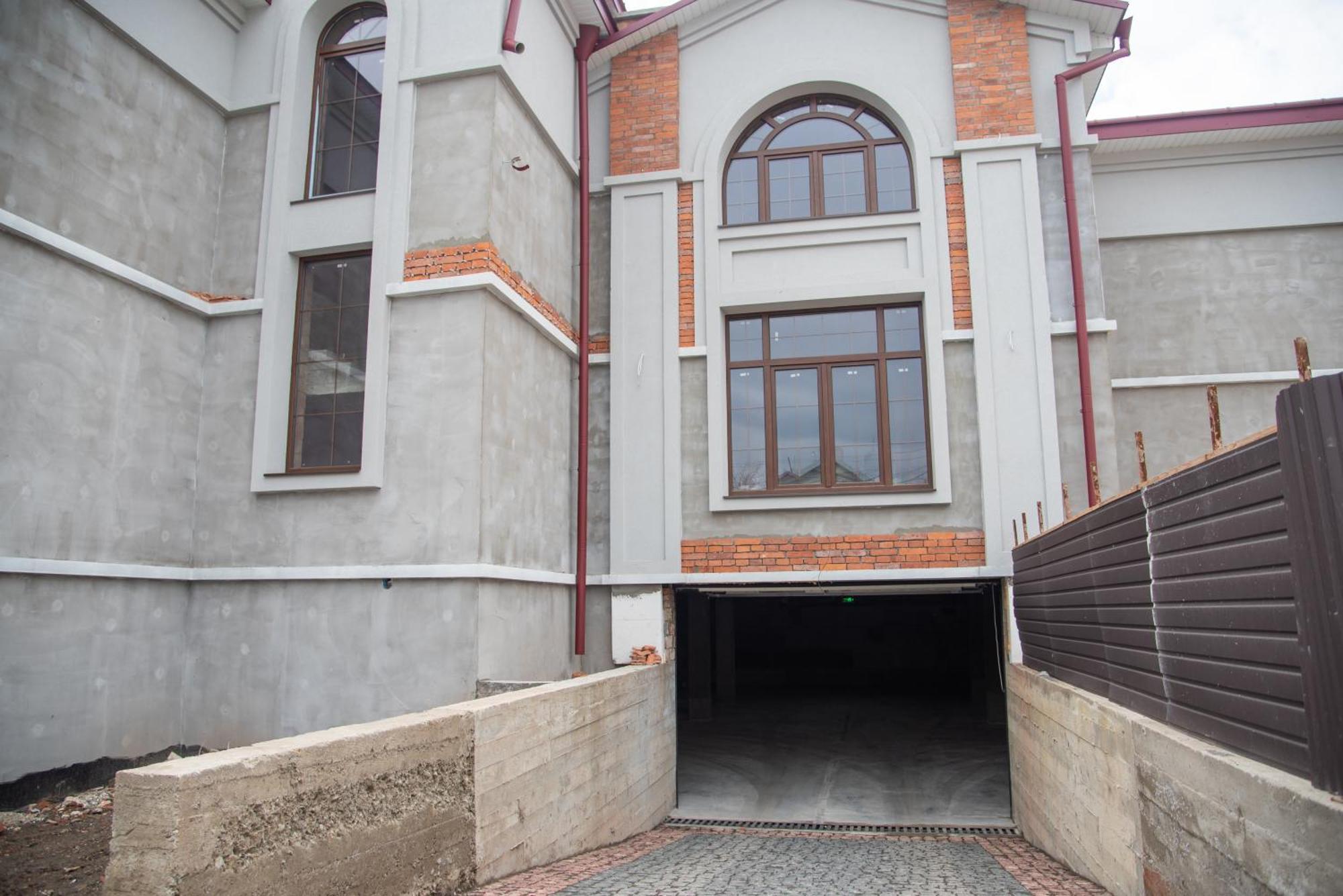 T&S Apart-Hotel Çernivtsi Dış mekan fotoğraf