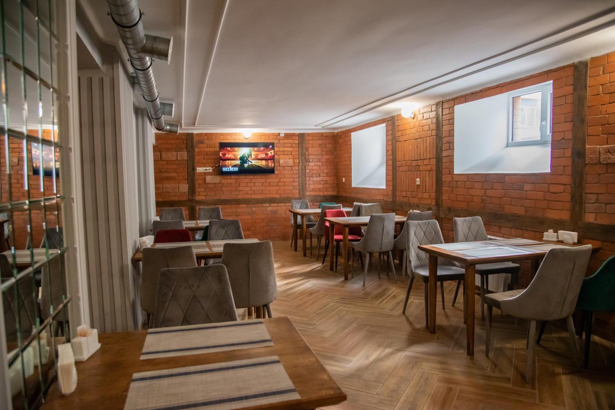 T&S Apart-Hotel Çernivtsi Dış mekan fotoğraf